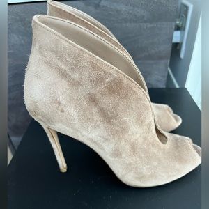 Gianvito Rossi peep toe bootie beige color size 38